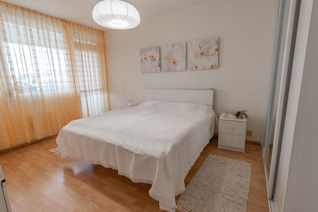 Na prenájom priestranný 3-izbový byt s lodžiou, 101 m², od 10 / 2026 – foto 4