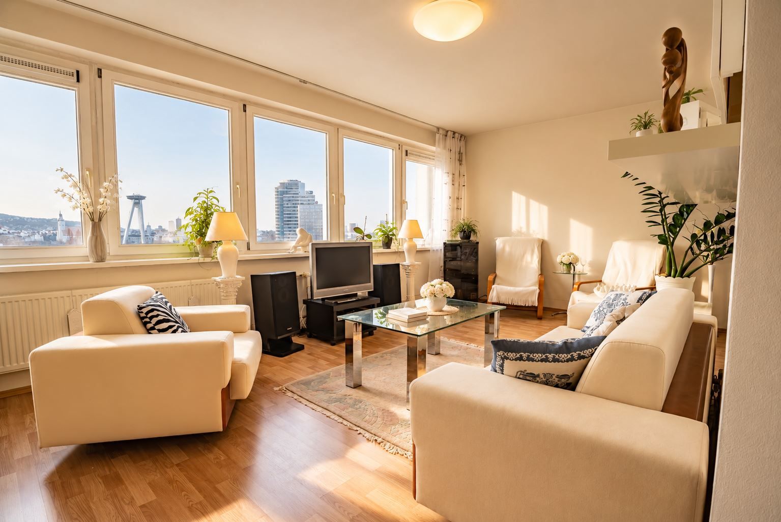 Na prenájom priestranný 3-izbový byt s lodžiou, 101 m², od 10 / 2026 – foto 3
