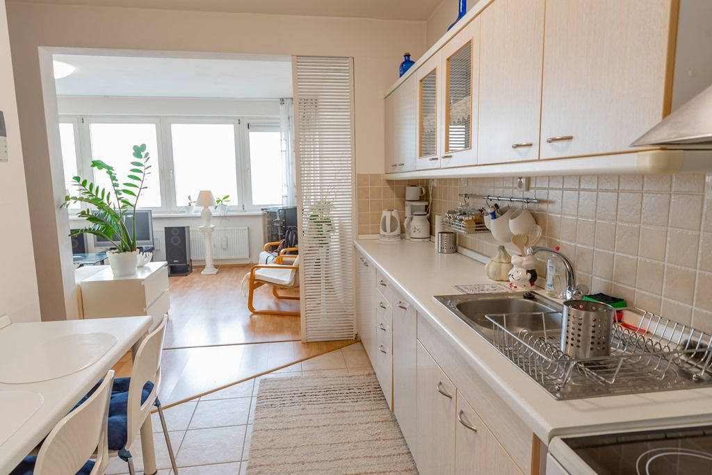 Na prenájom priestranný 3-izbový byt s lodžiou, 101 m², od 10 / 2026 – foto 10