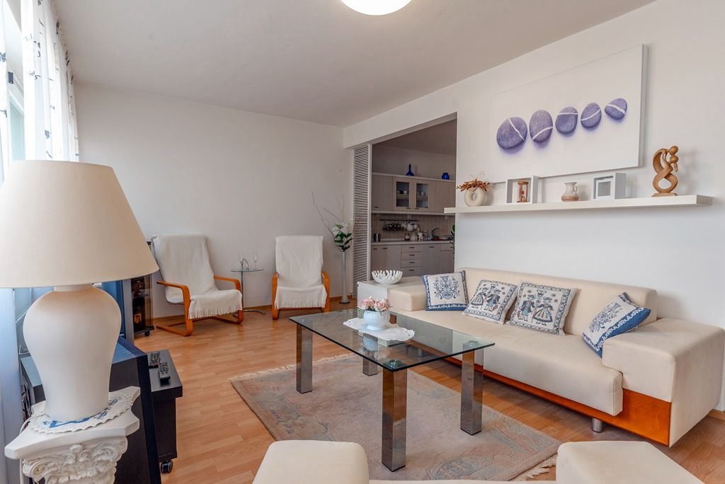 Na prenájom priestranný 3-izbový byt s lodžiou, 101 m², od 10 / 2026 – foto 3
