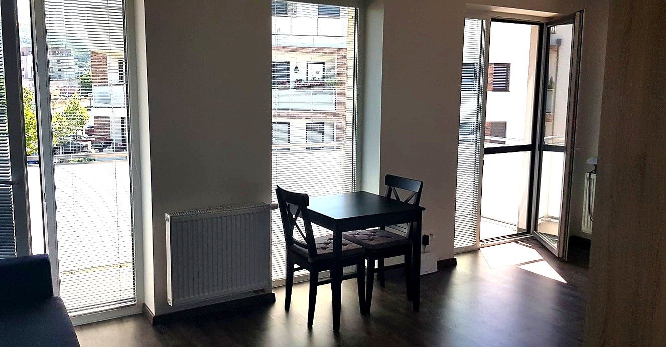 Zariadený byt s balkónom, klimatizáciou a nízkymi nákladmi – foto 3