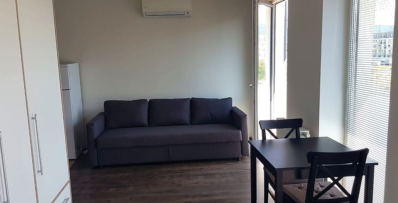 Zariadený byt s balkónom, klimatizáciou a nízkymi nákladmi – foto 2