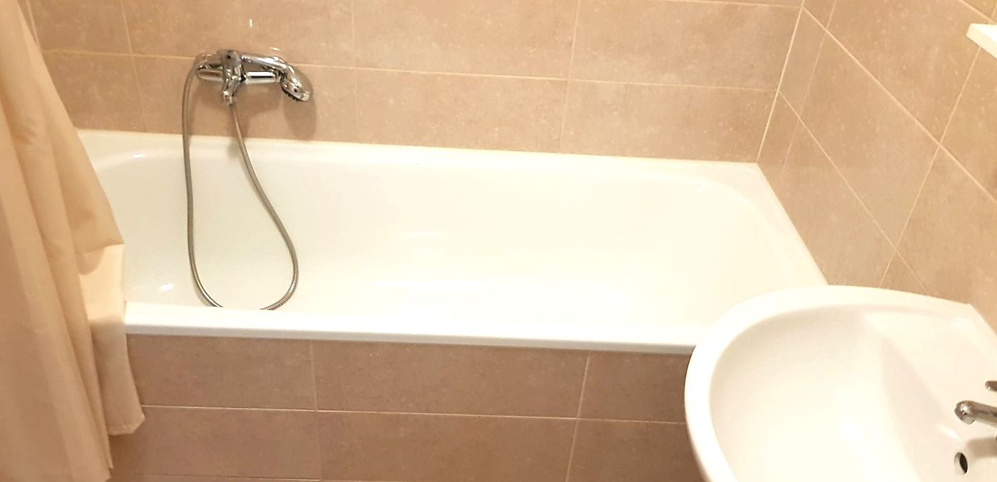 Zariadený byt s balkónom, klimatizáciou a nízkymi nákladmi – foto 4
