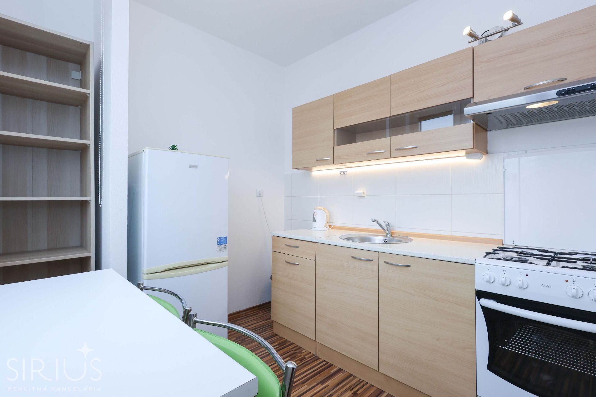 DROBNÉHO, 1-i byt, 33 m2 – POKOJNÝ výhľad na ZELEŇ, voľný od 1.9. – foto 2
