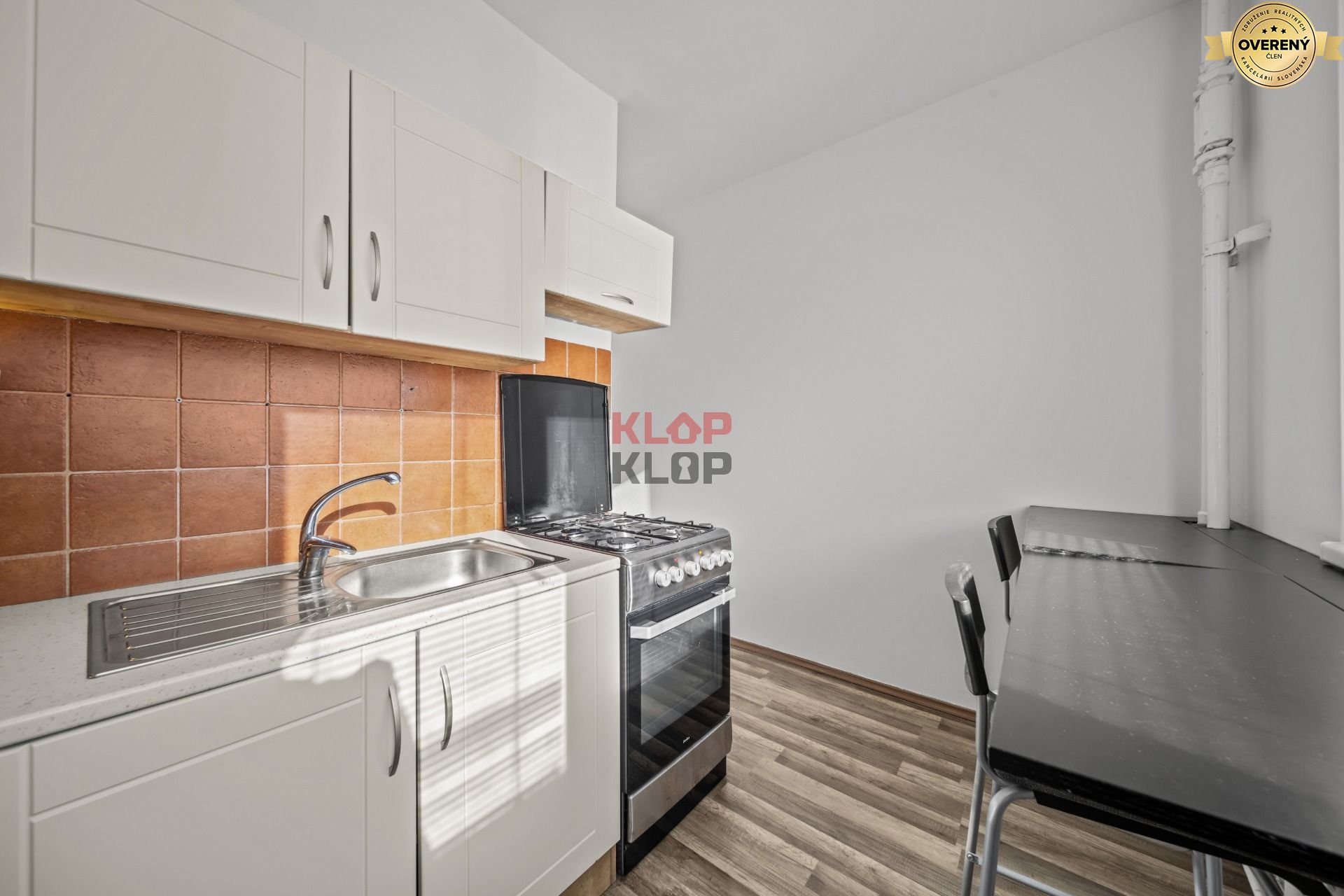 Prenajmite si PRÍJEMNÝ 2i byt s PIVNICOU, SVETLÝ a ZREKONŠTRUOVANÝ – foto 8