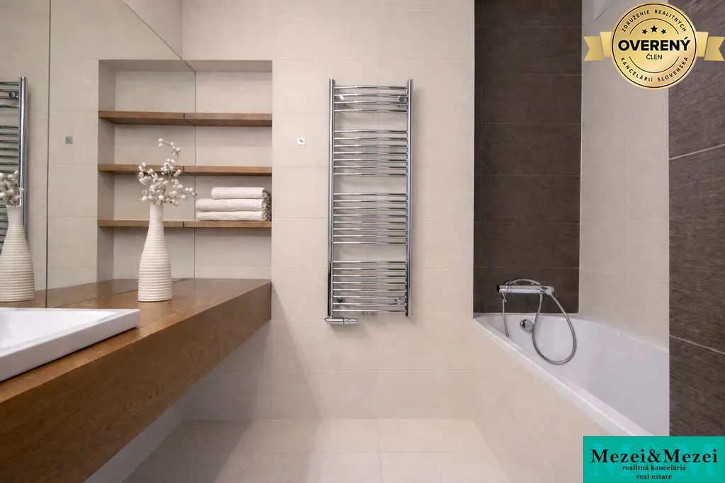 PANORAMATICKÝ 5i MEZONET (196 m²) s dvojgarážou na začiatku Petržalky – foto 9