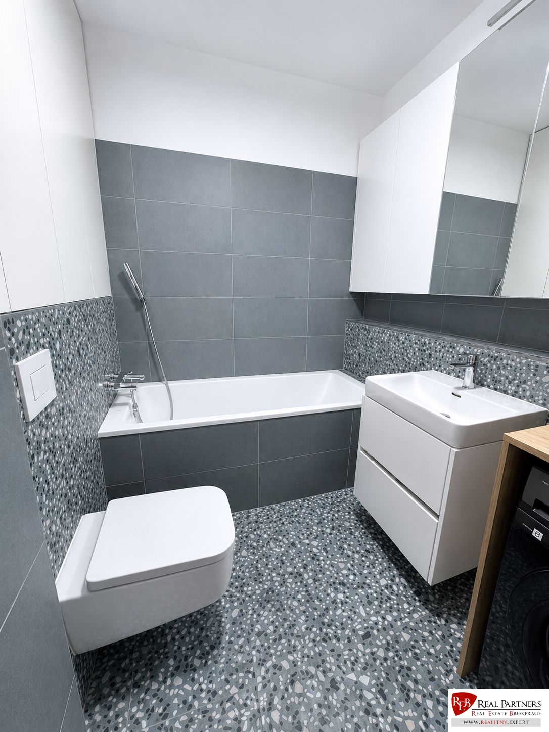 Štýlový 4-izbový byt Mlynské nivy – foto 10