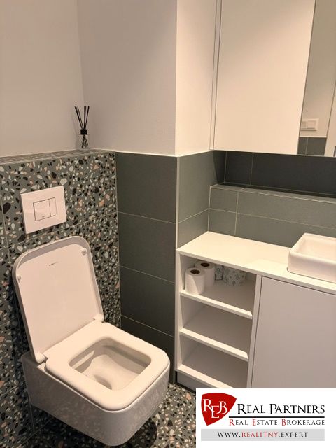 Štýlový 4-izbový byt Mlynské nivy – foto 9