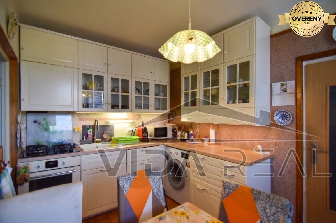 Priestranný 3-izbový byt s 11,4 m² loggiou – Lipského, Dúbravka – foto 10
