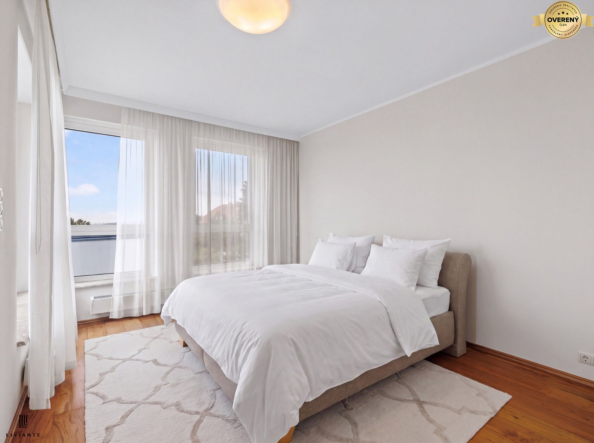 PRENÁJOM výnimočného 2i bytu 98 m² s výhľadom na Hrad | Diplomat Park – foto 10