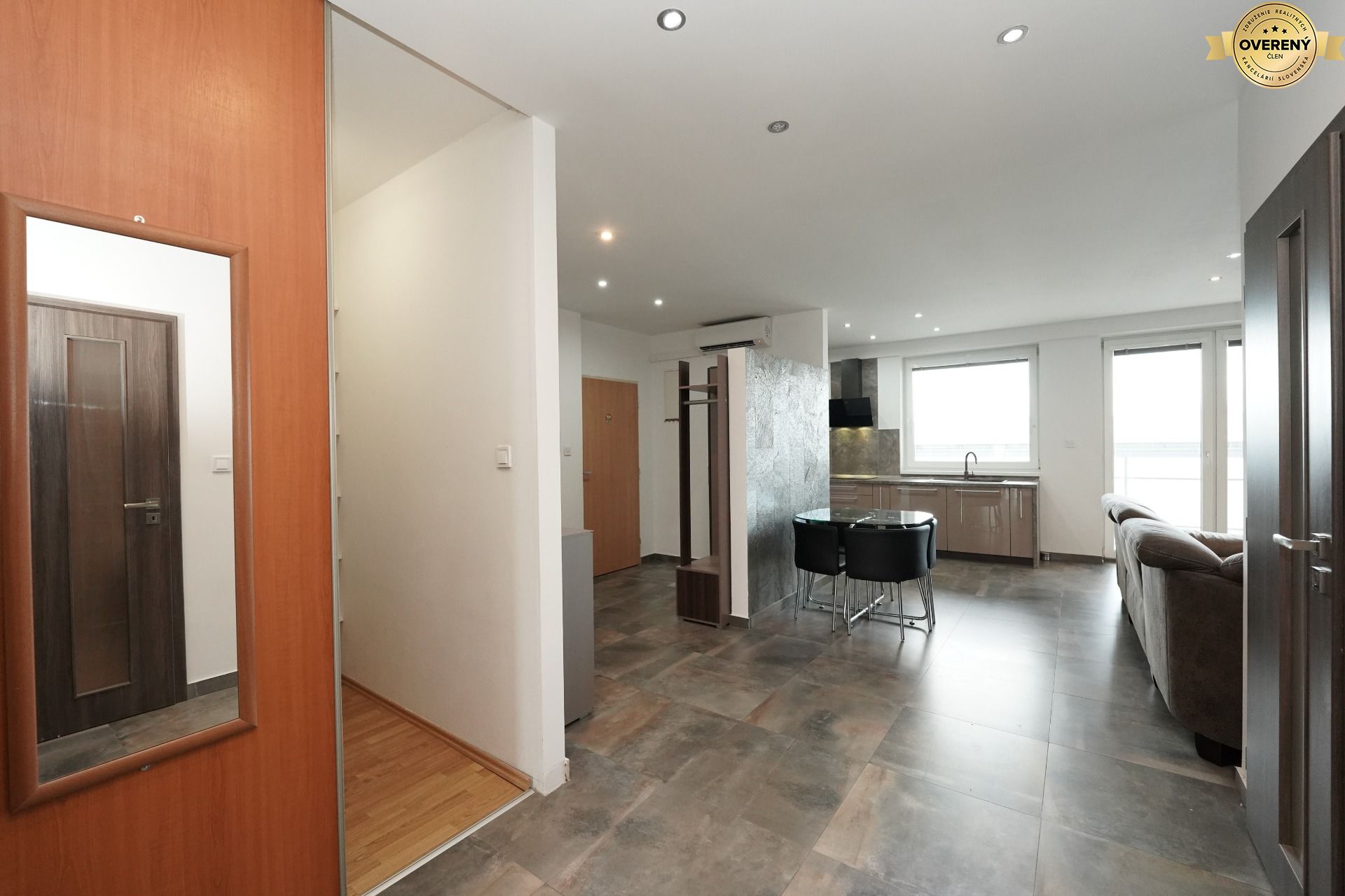 Moderný 3i byt s 2 balkónmi a garážovým státím v Axton Residence – foto 10