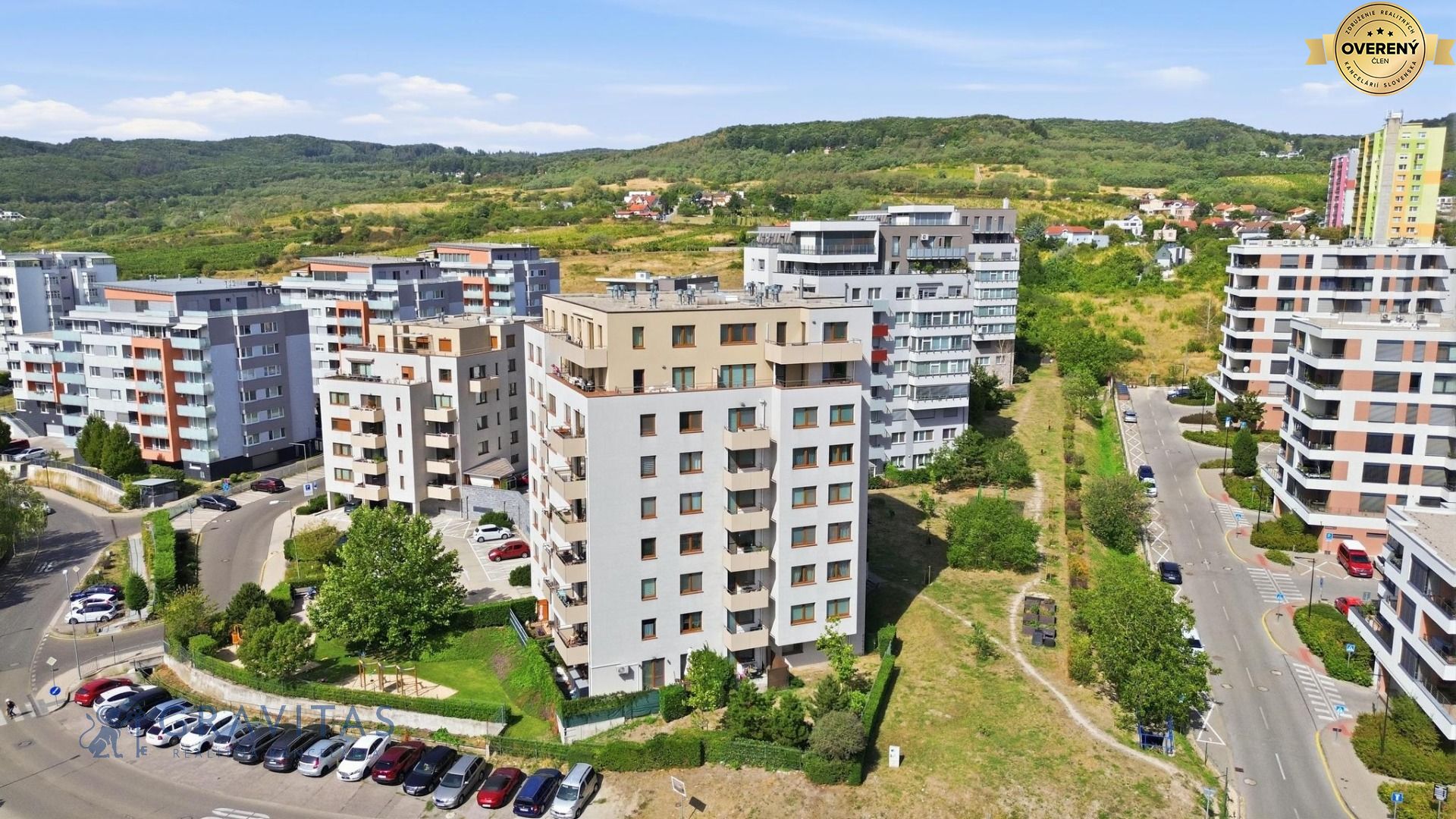 Zariadený 2-izbový byt s loggiou na Kadnárovej ulici