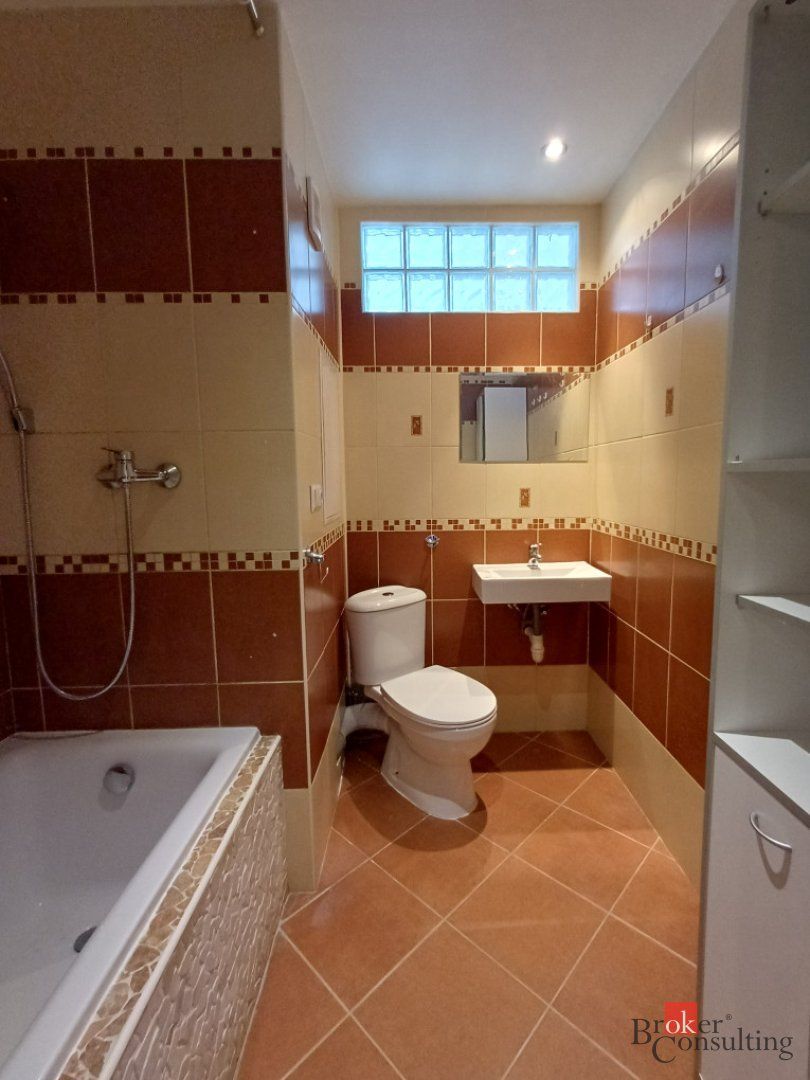 Na prenájom - Slnečná dvojgarsónka na začiatku Petržalky – foto 9