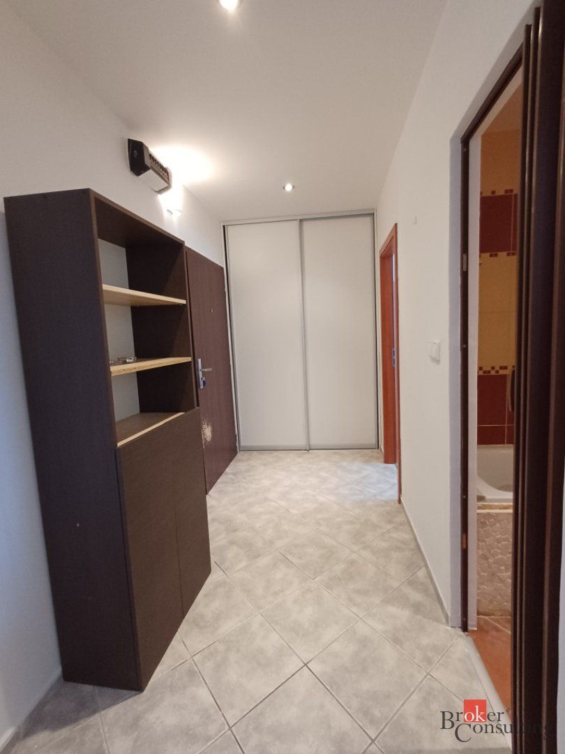 Na prenájom - Slnečná dvojgarsónka na začiatku Petržalky – foto 4