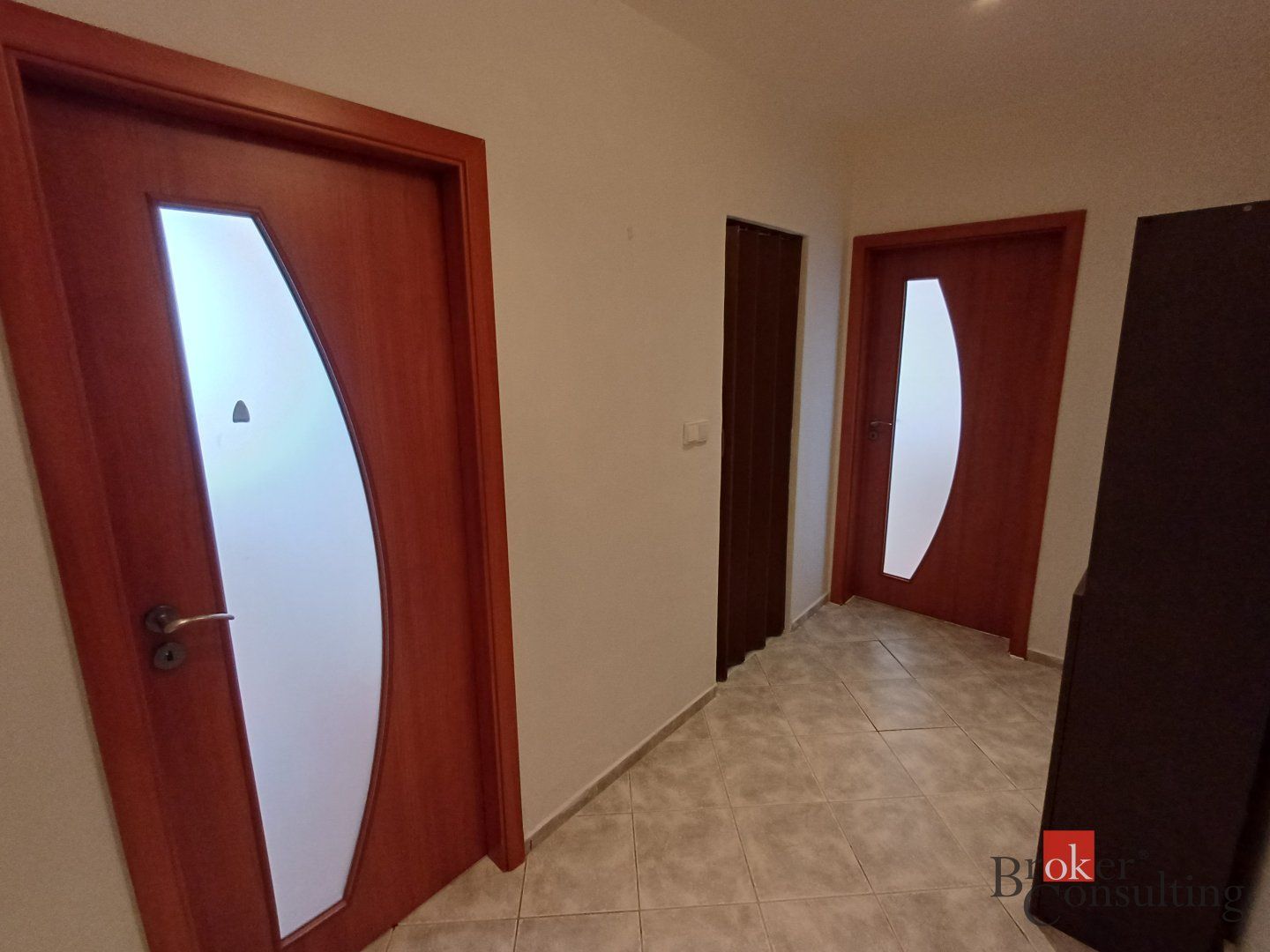 Na prenájom - Slnečná dvojgarsónka na začiatku Petržalky – foto 3