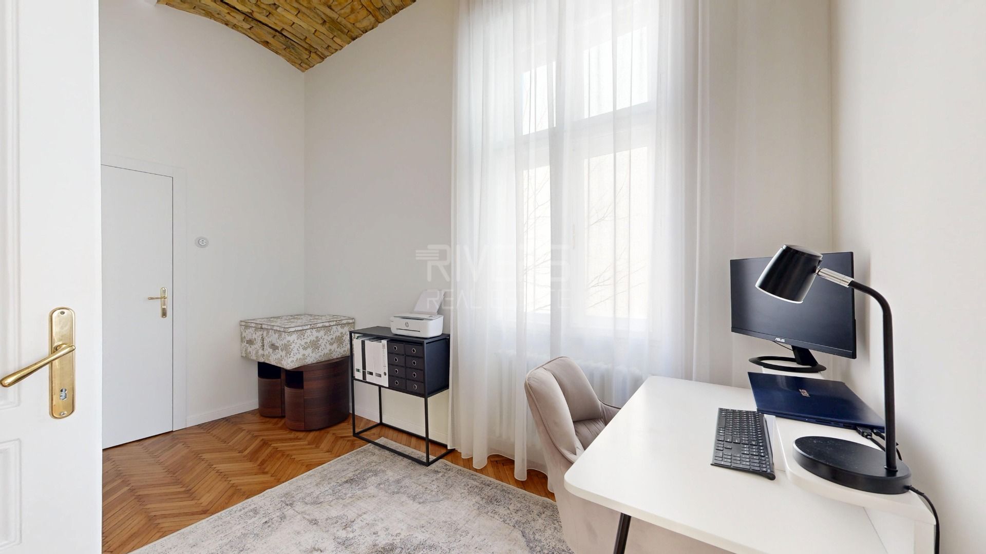 Staromestský byt rekonštruovaný s citom pre štýl a detail – foto 10