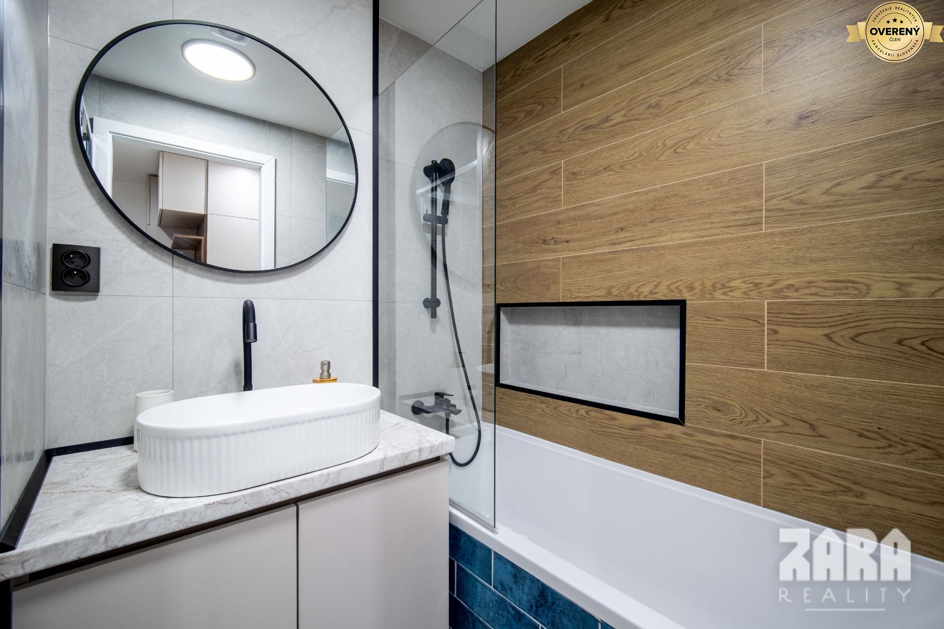 AZOVSKÁ -DIZAJNOVÝ 3-IZBOVÝ BYT PO KOMPLETNEJ REKONŠTRUKCII .73 m2 – foto 9