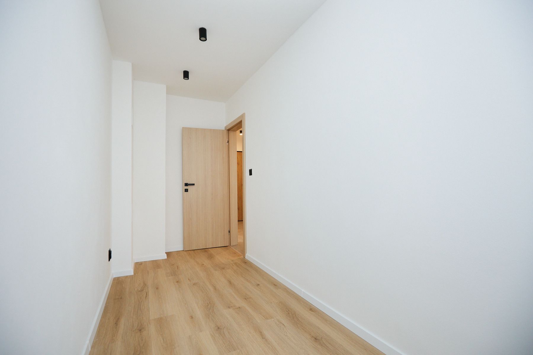 NA PREDAJ-2,5-IZB.NOVOZREKONŠTRUOVANÝ BYT ,TATRANSKÁ UL.KE-STARÉ MESTO – foto 10
