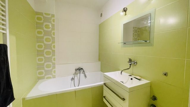 Priestranný 3-izbový byt s klimatizáciou, loggiou na Nobelovej – foto 9