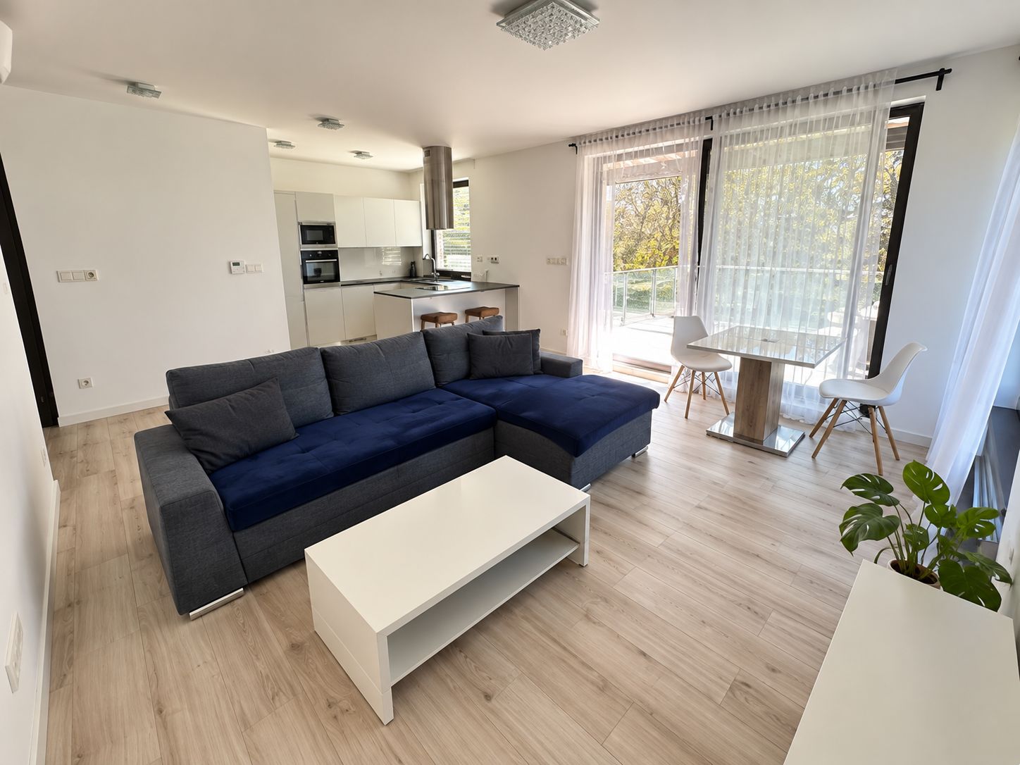 Moderný 2-izbový byt pri Horskom parku | Garáž • Balkón – foto 9