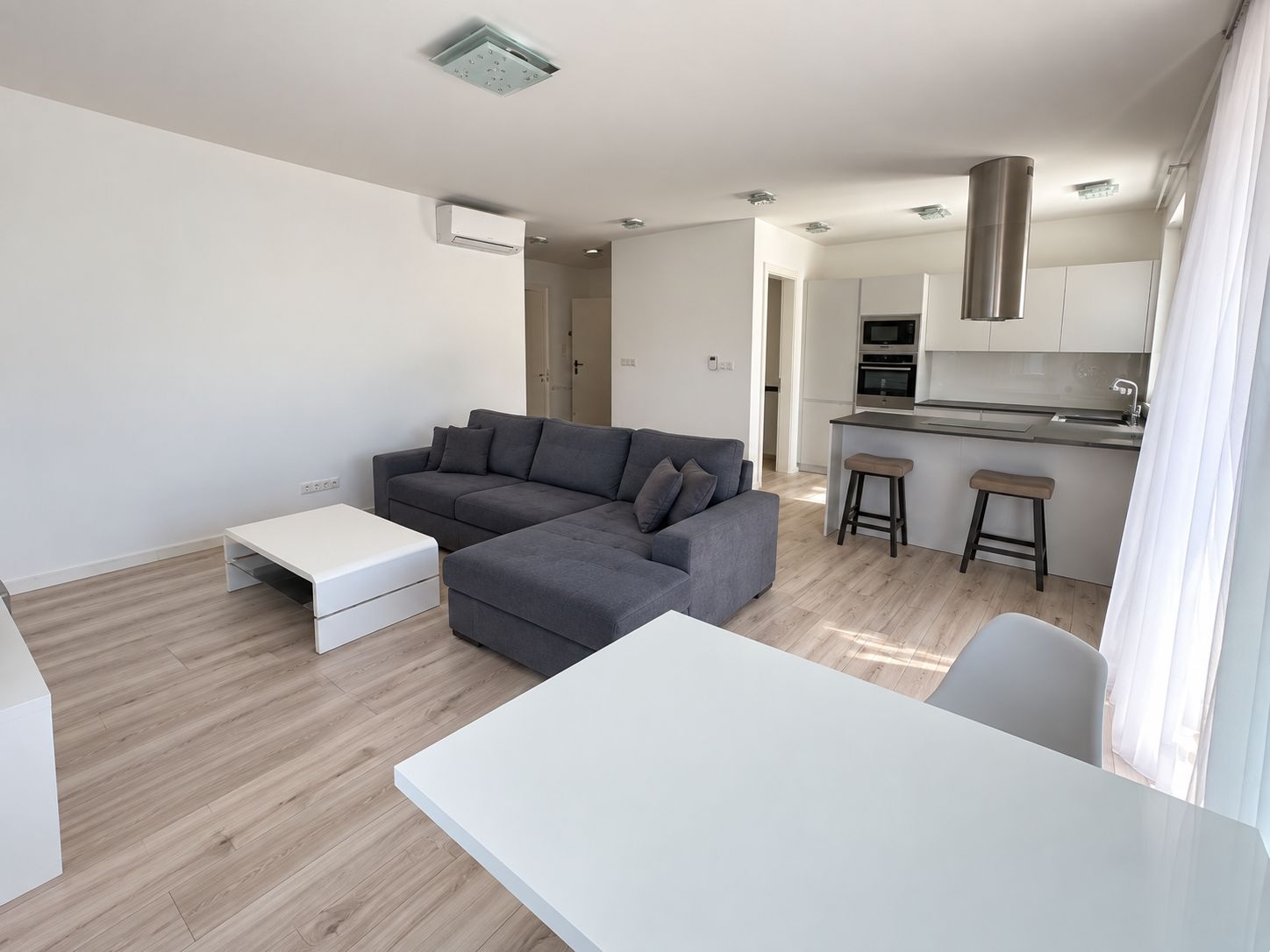 Moderný 2-izbový byt pri Horskom parku | Garáž • Balkón – foto 3