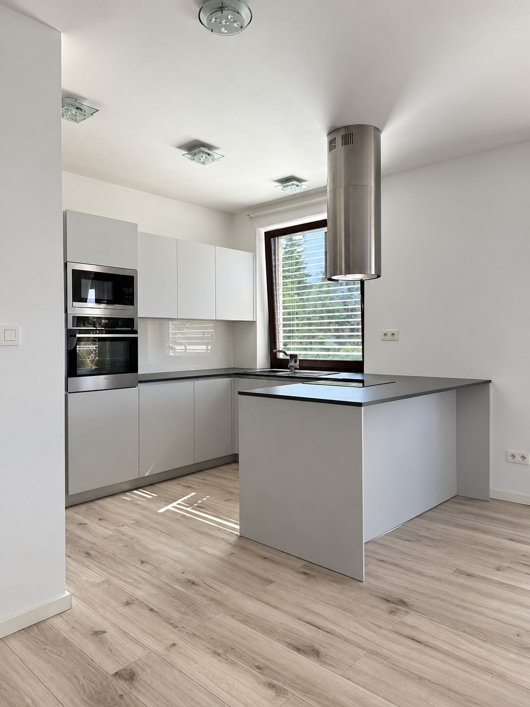 Moderný 2-izbový byt pri Horskom parku | Garáž • Balkón – foto 2