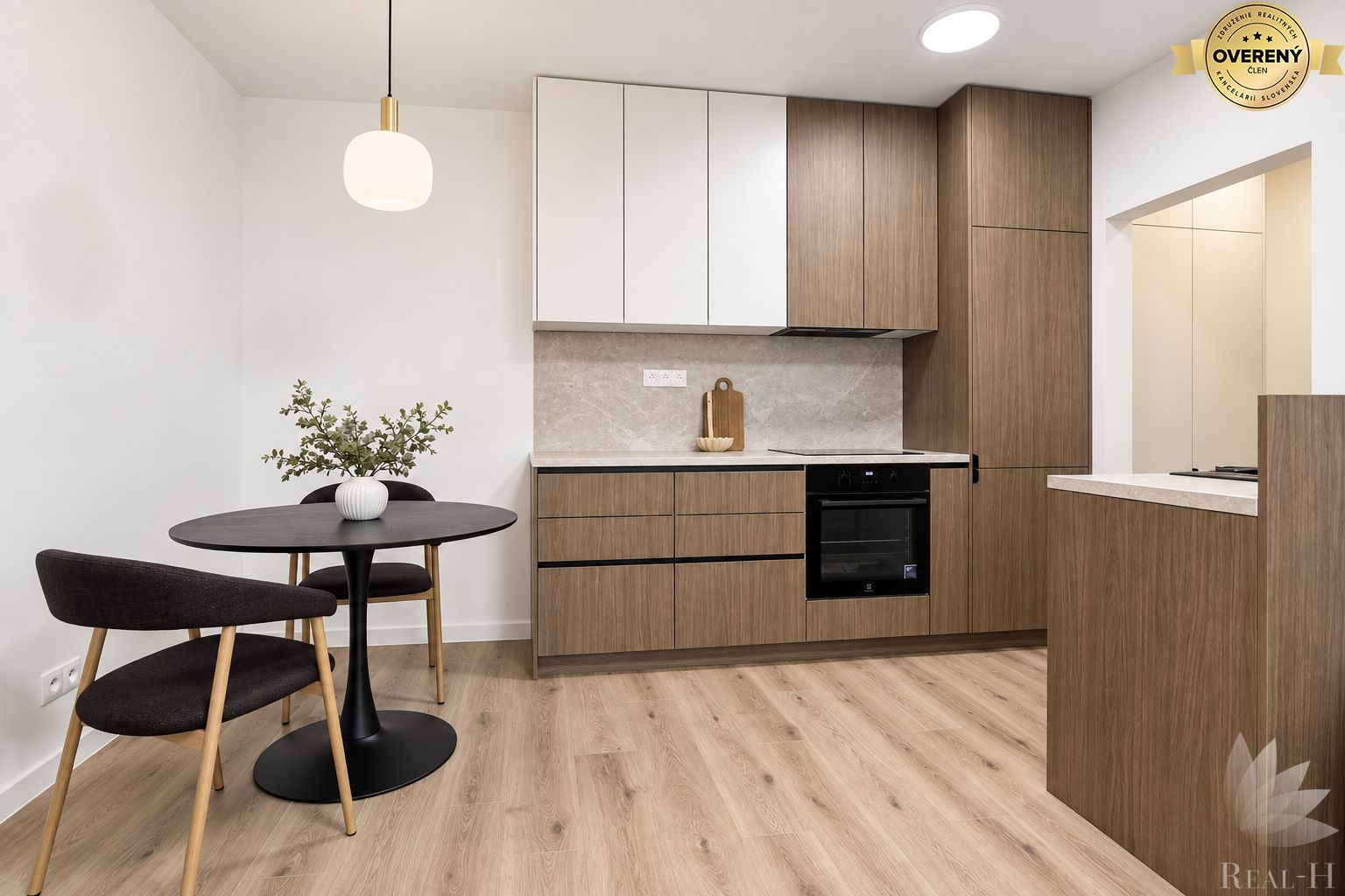 Realitná kancelária Real-H,s.r.o. pripravila nádherný moderný byt – foto 4