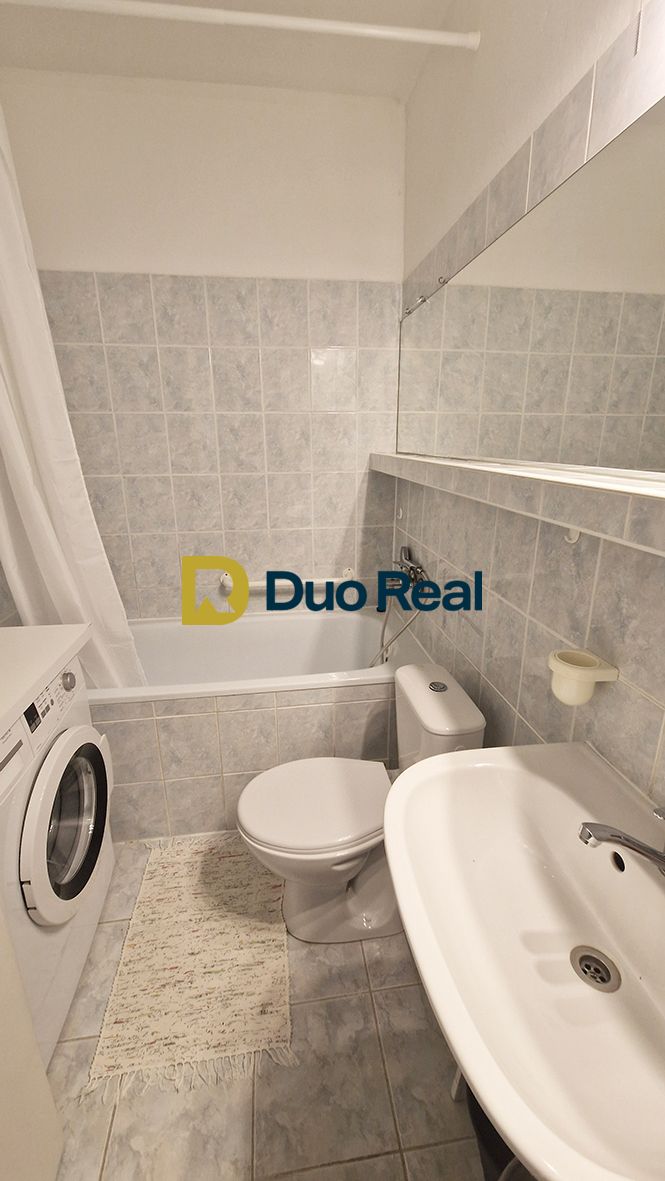 Útulná garzónka s presklenou lóggiou na Šustekovej ulici – foto 8