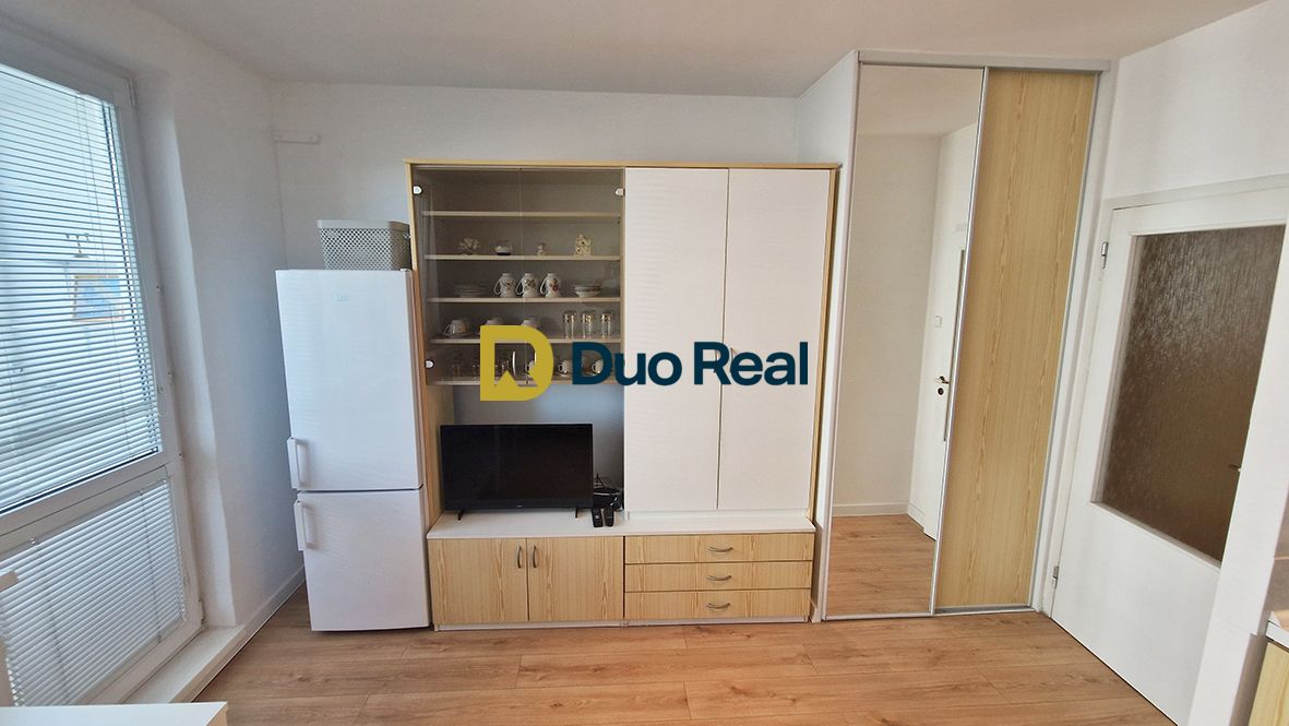 Útulná garzónka s presklenou lóggiou na Šustekovej ulici – foto 5