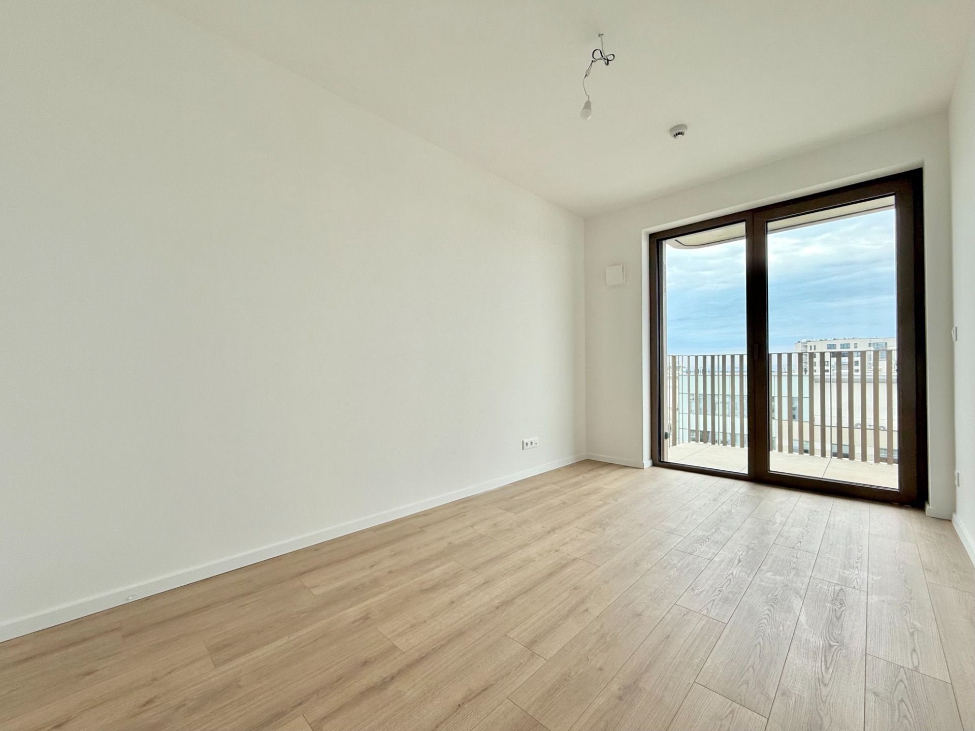 MILLHAUS - 3,5i byt, šatník + 2x balkón, parking – foto 6