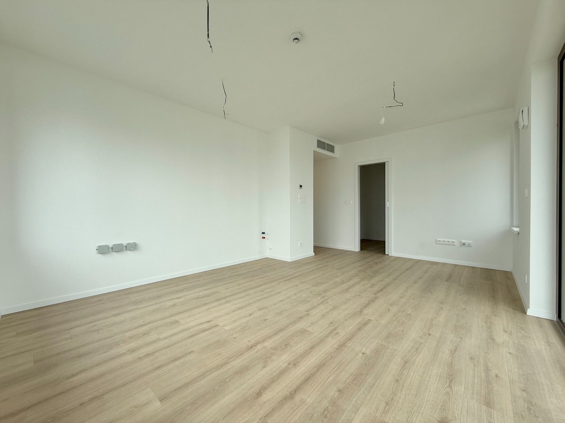 MILLHAUS - 3,5i byt, šatník + 2x balkón, parking – foto 4