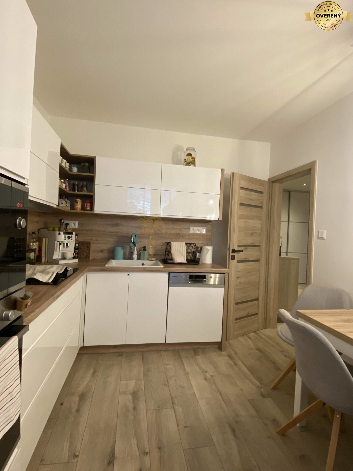 Zrekonštruovaný 3-izb. byt, ul. Smolenická, Petržalka, so zariadením – foto 2