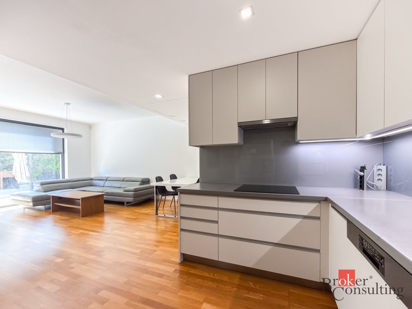 Moderný 3i byt s predzáhradkou a garážou na Kolibe - Minergo – foto 5