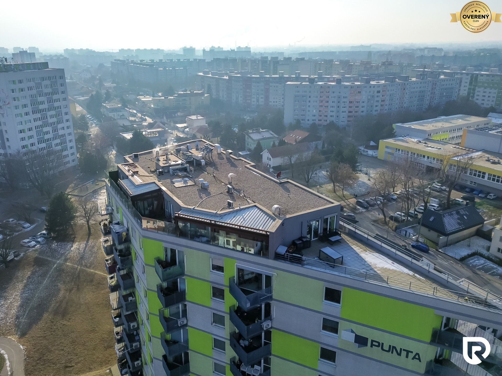 Komplet zariadený 2i byt s panoramatickými výhľadmi a 5.3 m² terasou – foto 10