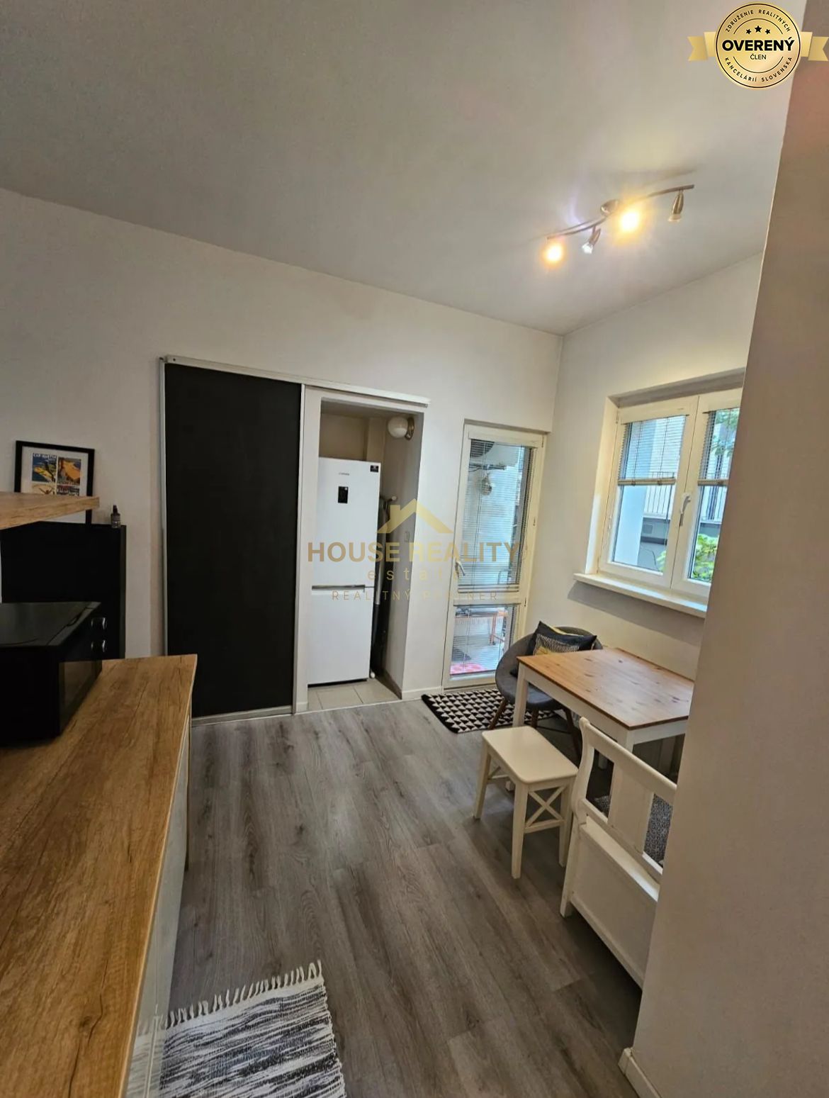Prenájom 2 izbový byt Mickiewiczova ulica, Bratislava I. Staré Mesto – foto 2