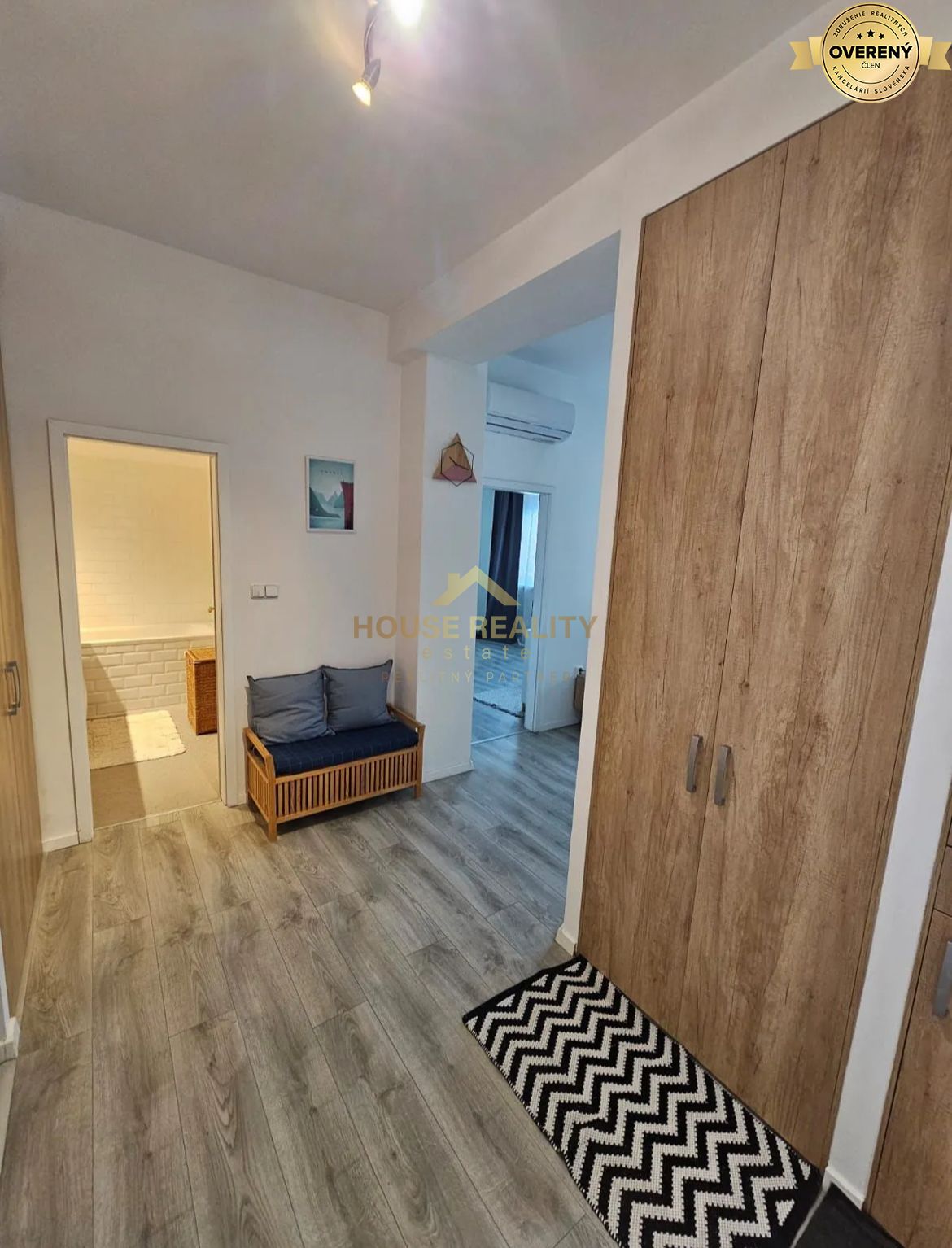 Prenájom 2 izbový byt Mickiewiczova ulica, Bratislava I. Staré Mesto – foto 9