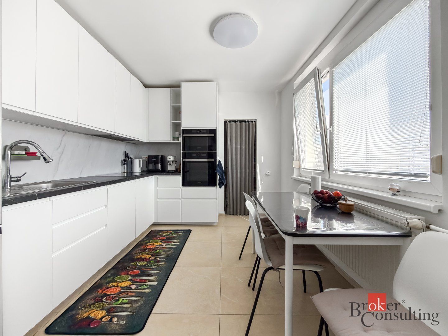 Zrekonštruovaný priestranný 3i byt s balkónom v Ružinove – foto 4
