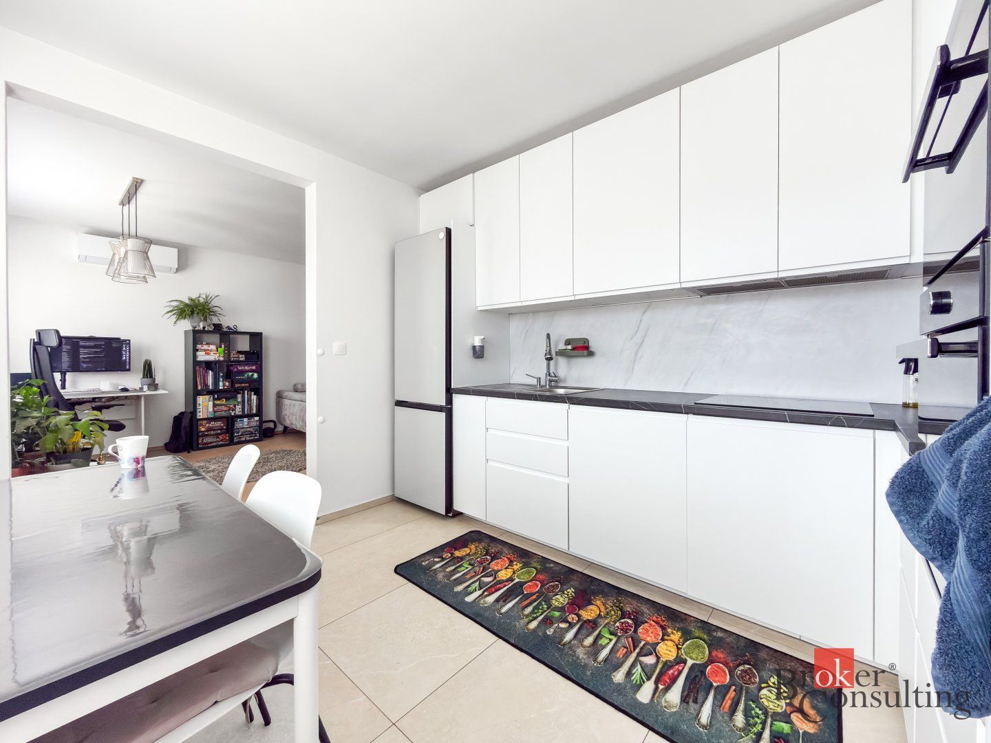 Zrekonštruovaný priestranný 3i byt s balkónom v Ružinove – foto 6