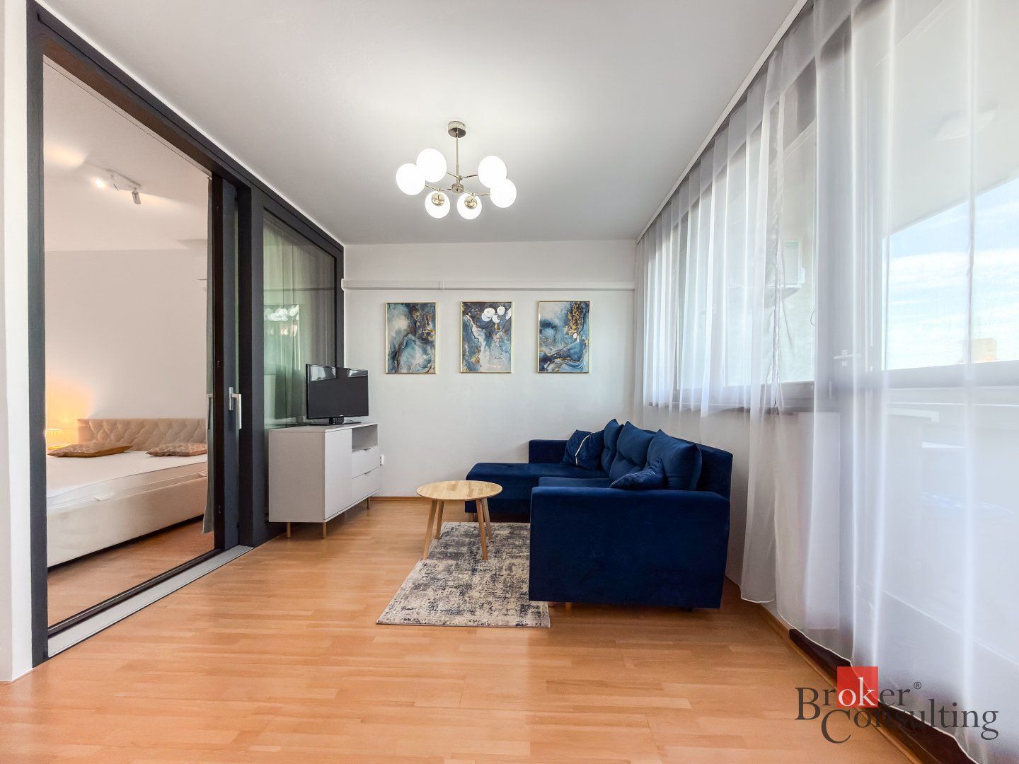 Štýlový 2i byt s panoramatickým výhľadom v centre mesta – foto 3