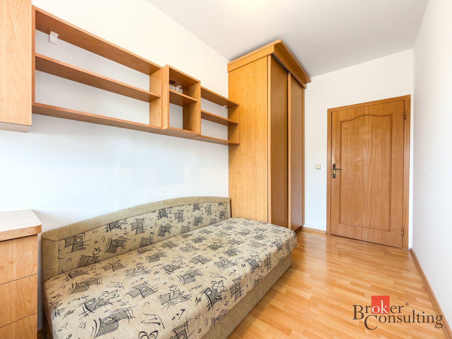 Zariadený 4i byt s balkónom na začiatku Petržalky – foto 7