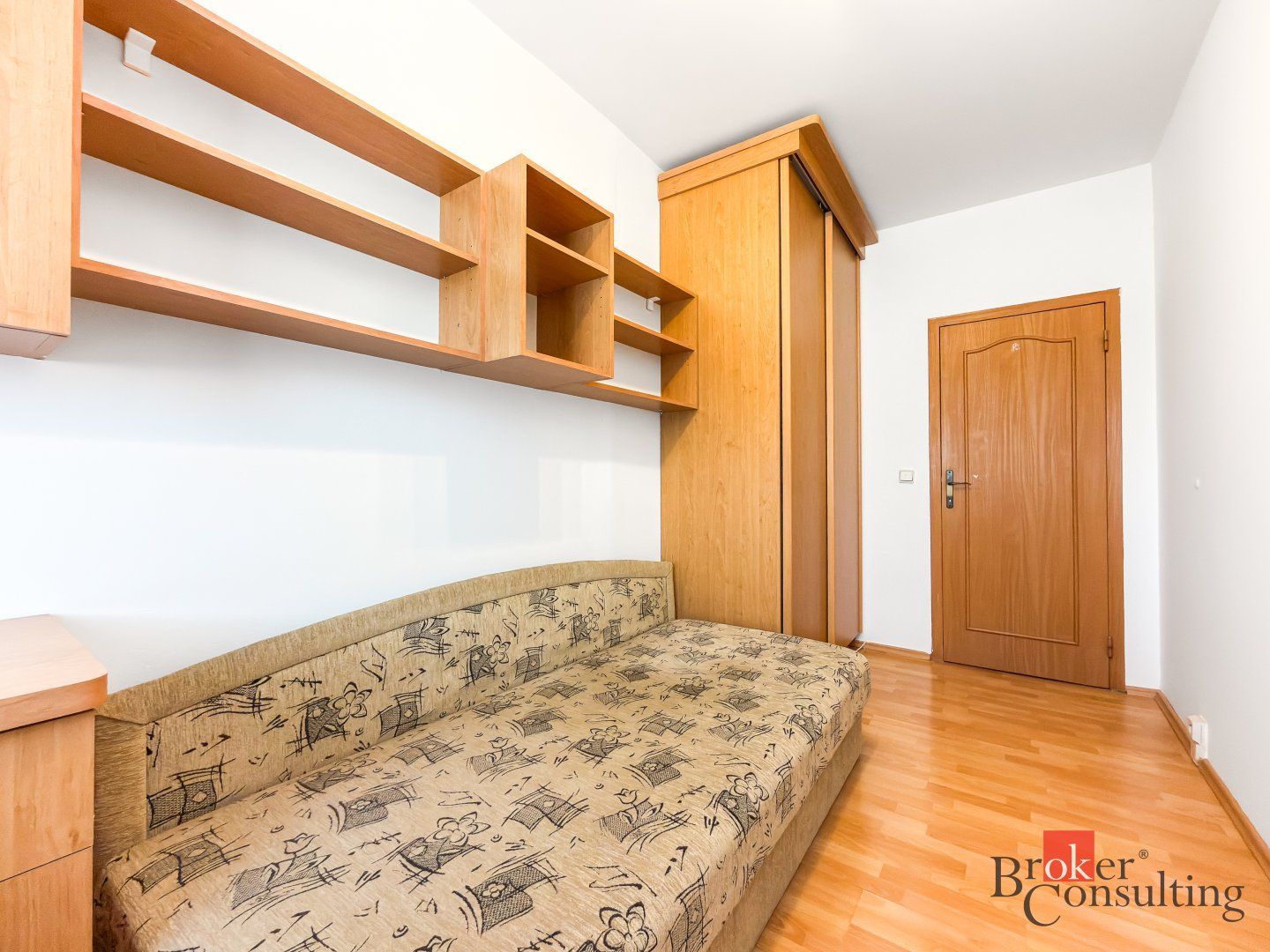 Zariadený 4i byt s balkónom na začiatku Petržalky – foto 9