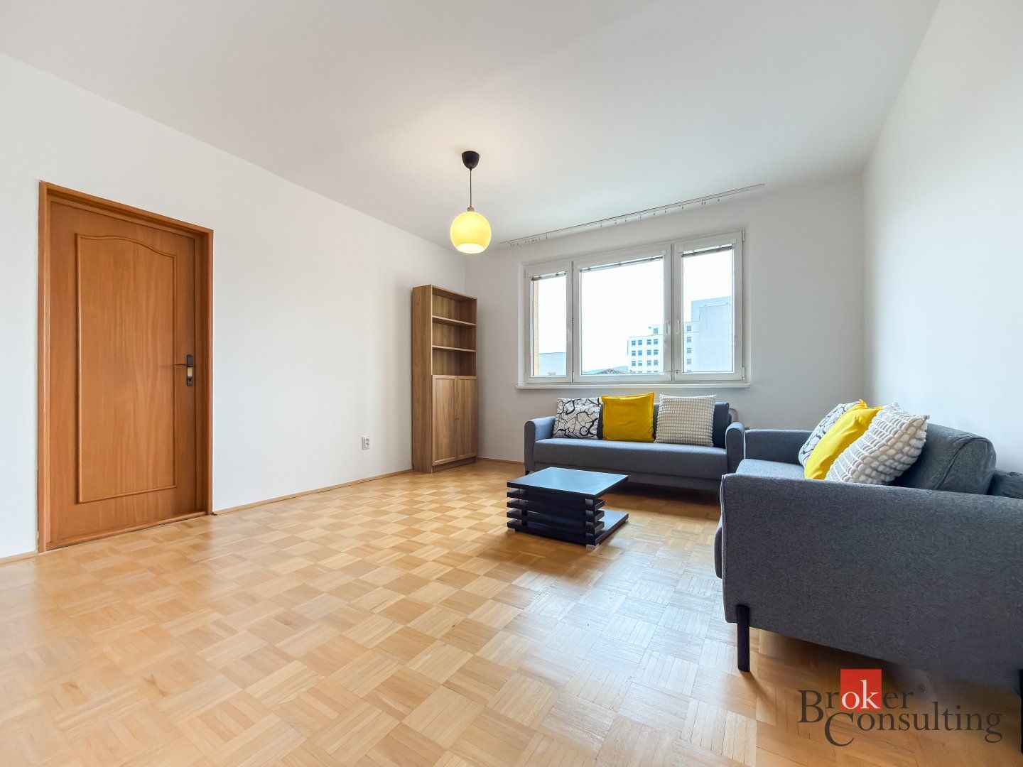 Zariadený 4i byt s balkónom na začiatku Petržalky – foto 2