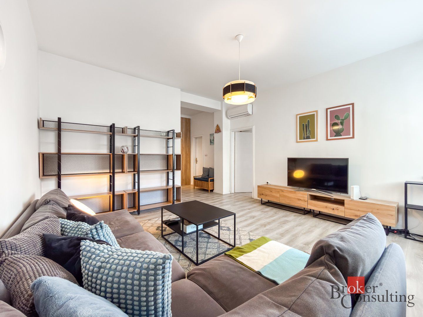 Svetlý zrekonštruovaný 2i byt s balkónom v Starom Meste – foto 4