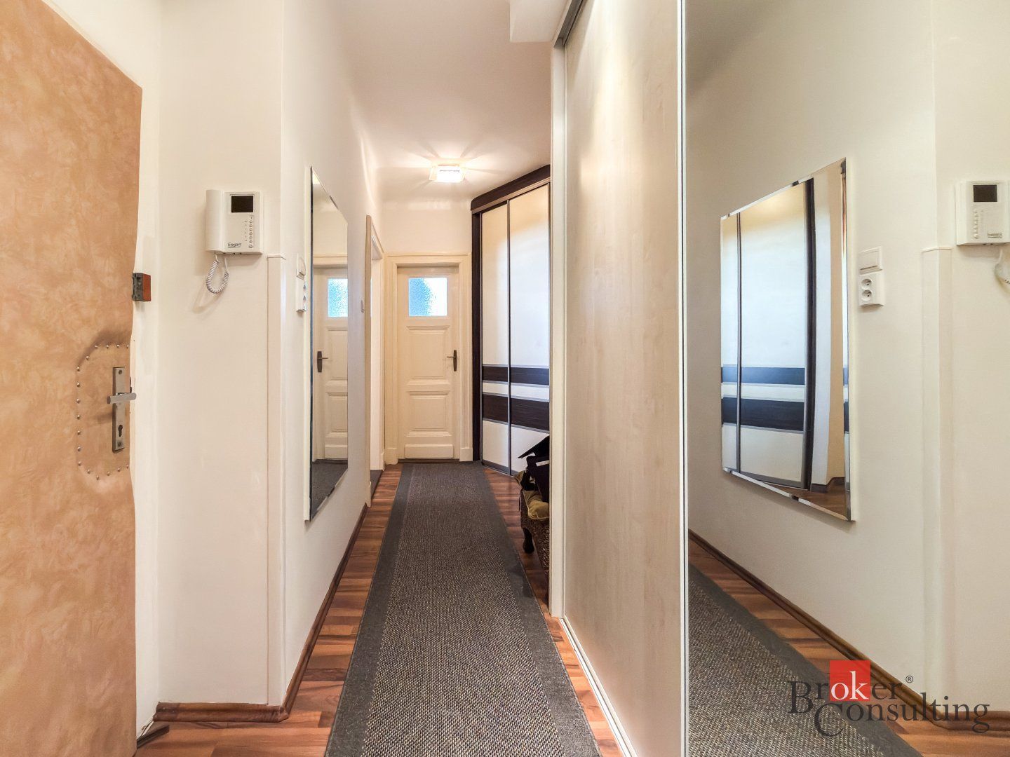 Veľkometrážny staromestský 3i byt s balkónom v Starom Meste – foto 6