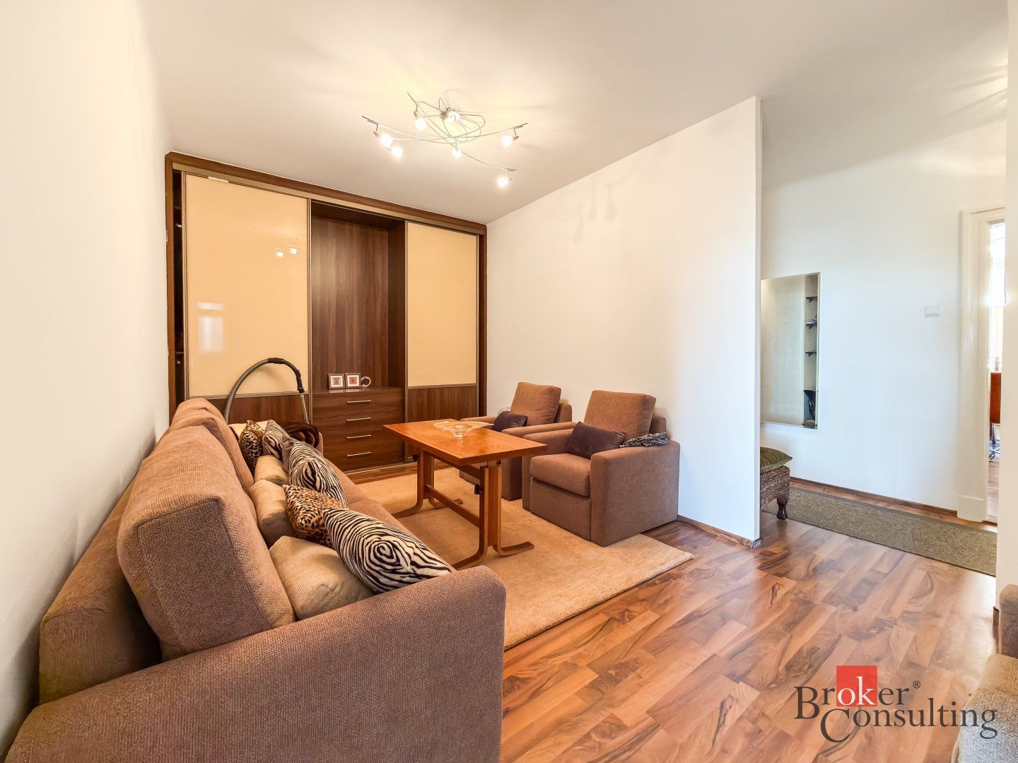 Veľkometrážny staromestský 3i byt s balkónom v Starom Meste – foto 4