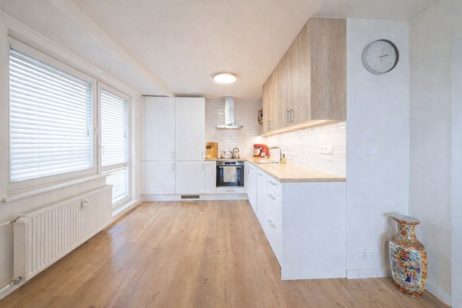 PREDAJ: Priestranný 3 izbový byt + loggia - pri Horskom Parku – foto 2