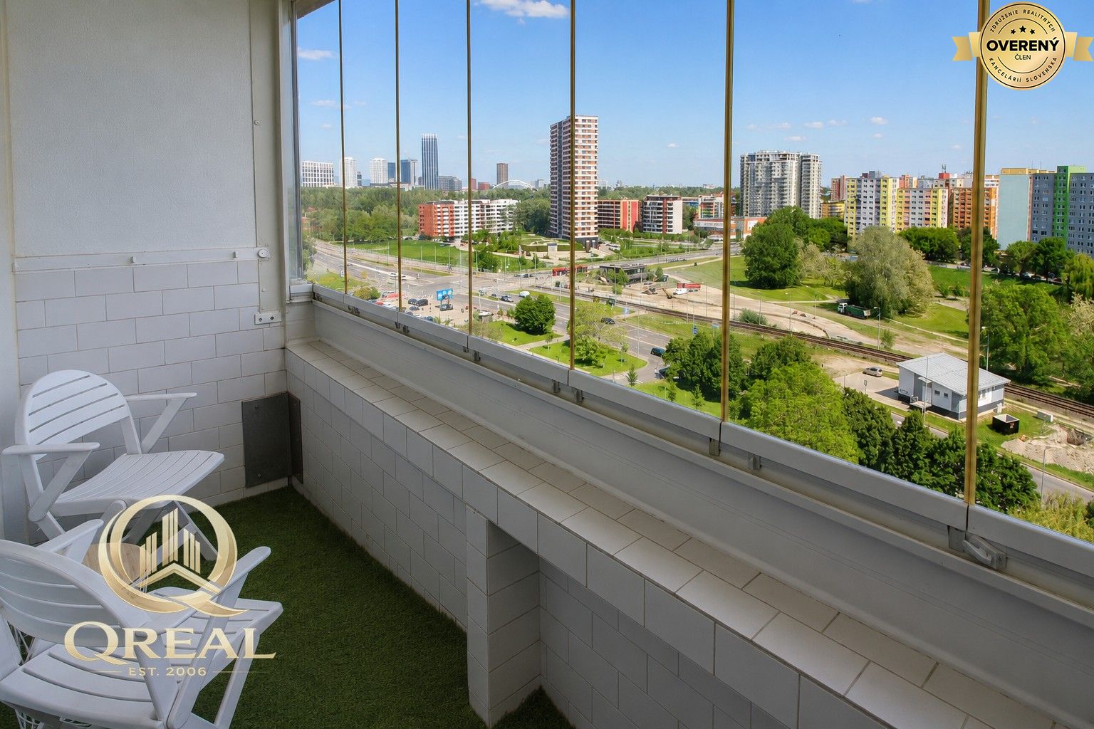 BEZ PROVÍZIE Moderný byt s loggiou a výborným spojením do centra – foto 4