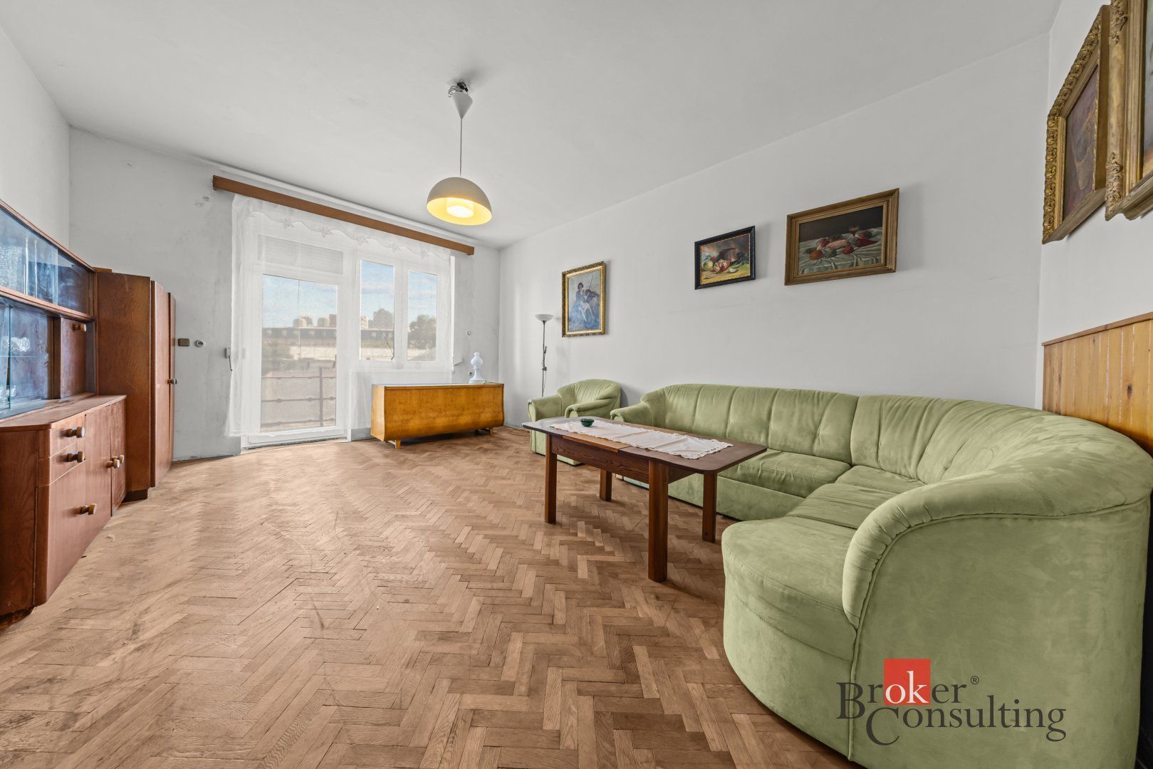 Na predaj priestranný 3 izbový byt - Záhradnícka ulica Bratislava