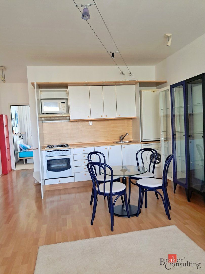 Na predaj 2 izbový kompletne zariadený a rekonštruovaný byt v lokalite – foto 2