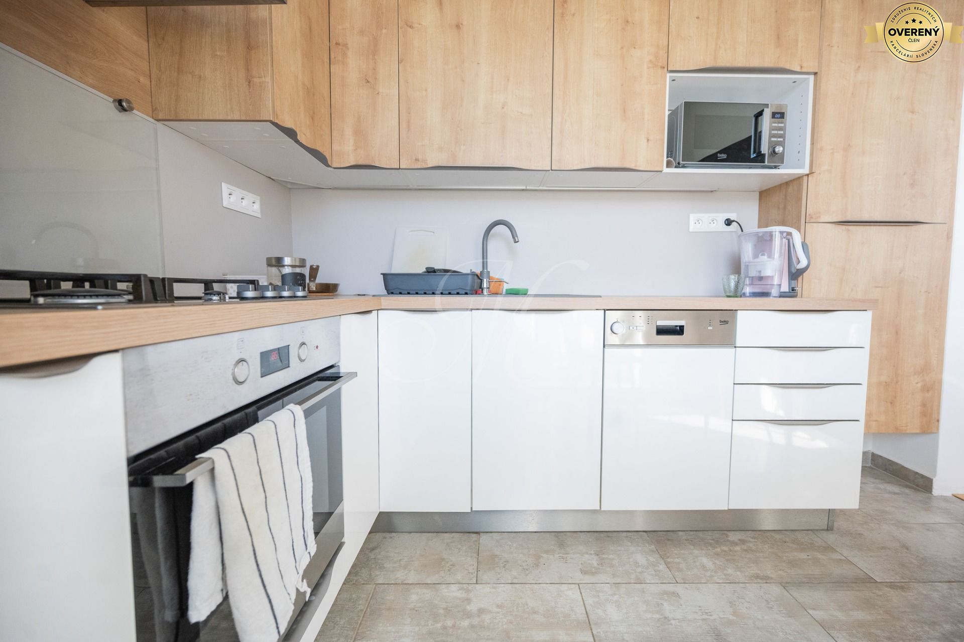 Zariadený 2i byt s 2 balkónmi, Ostredky – foto 4